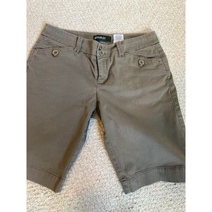 Eddie Bauer Bermunda Khaki women's shorts sz 4. inseam 11" Low Rise 8"